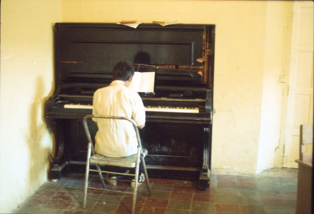 Rutilio Sintígo learning to play the piano